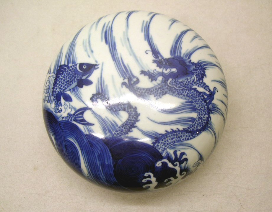 Unusual Chinese Blue and White Round Box Kangxi Period (1 of 10)
