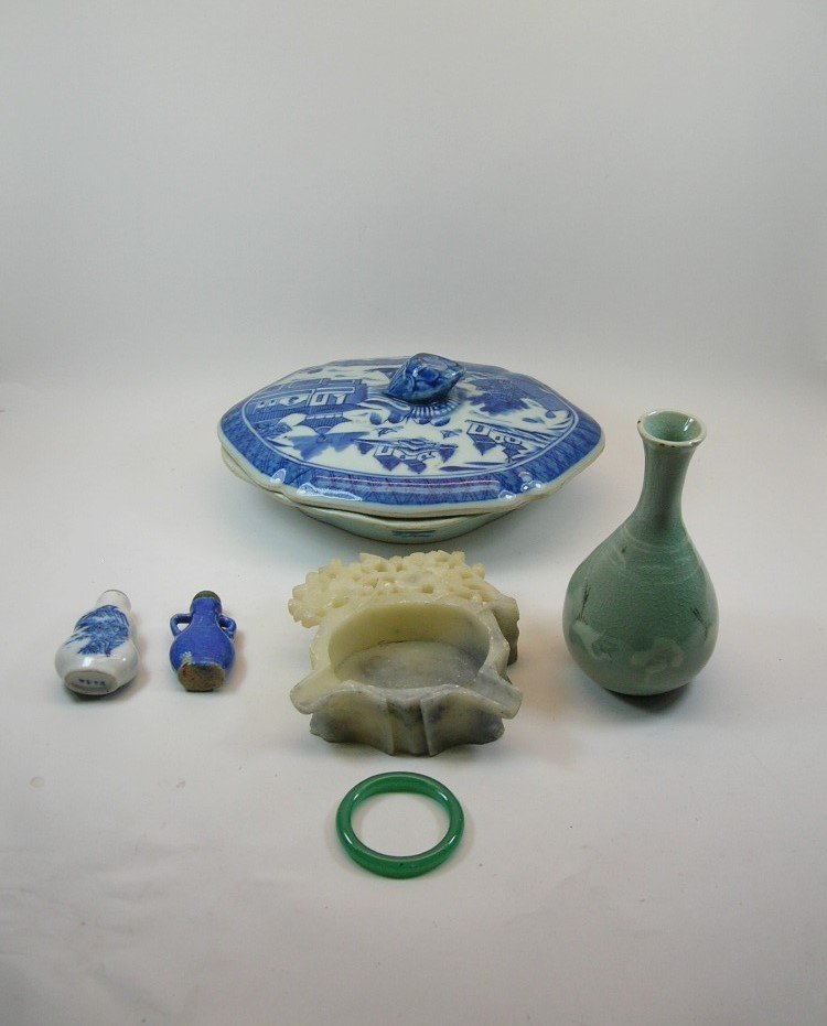 Old Chinese Curio Objects and a Korean Vase (1 of 8)
