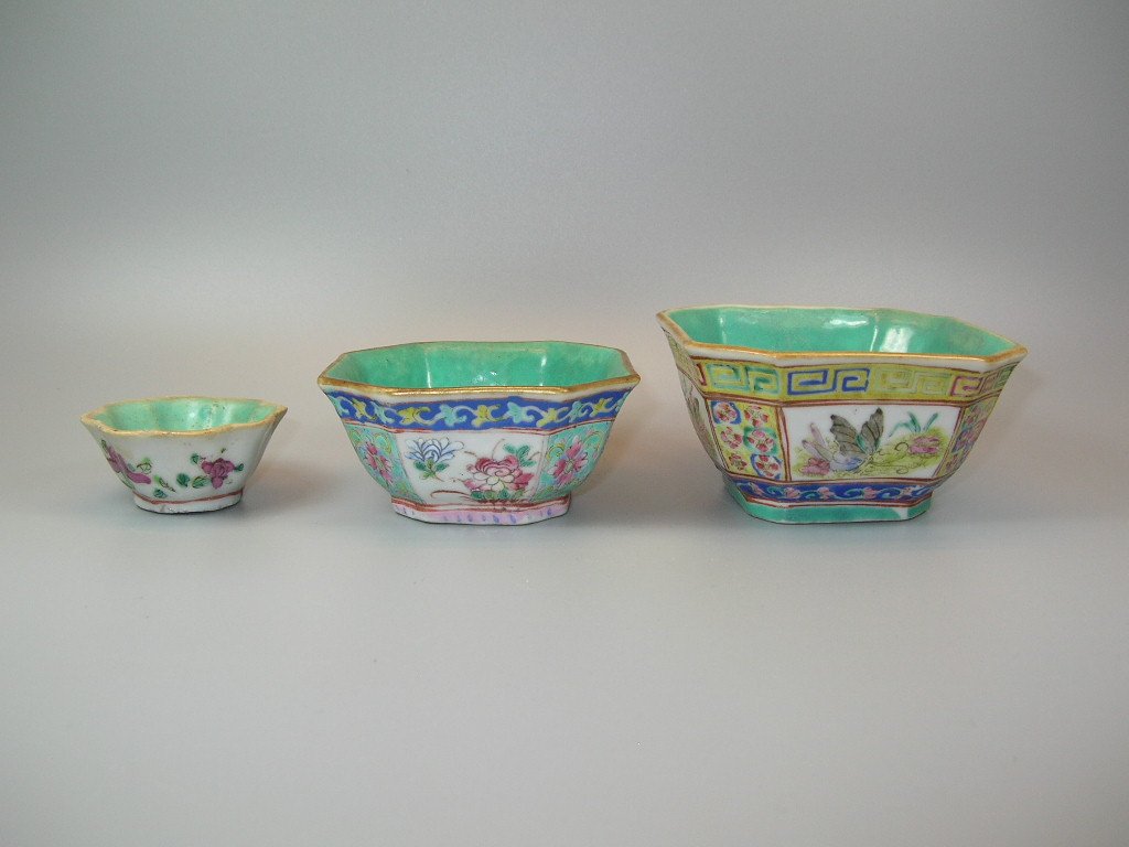 Three Antique Chinese Famille Rose Bowls (1 of 10)
