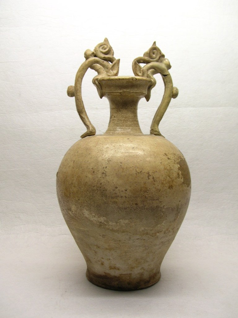 Tang Dynasty Straw-White Glazed Dragon Vase (1 of 9)