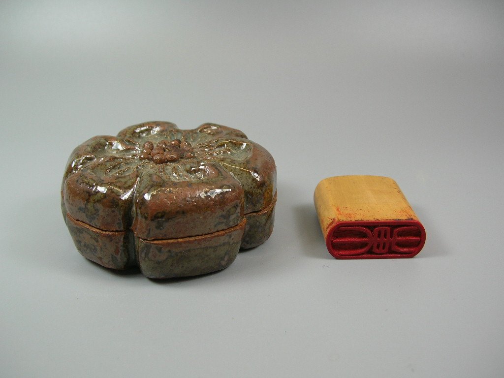 Unique Celadon Ink Box and Boxwood Seal (1 of 8)