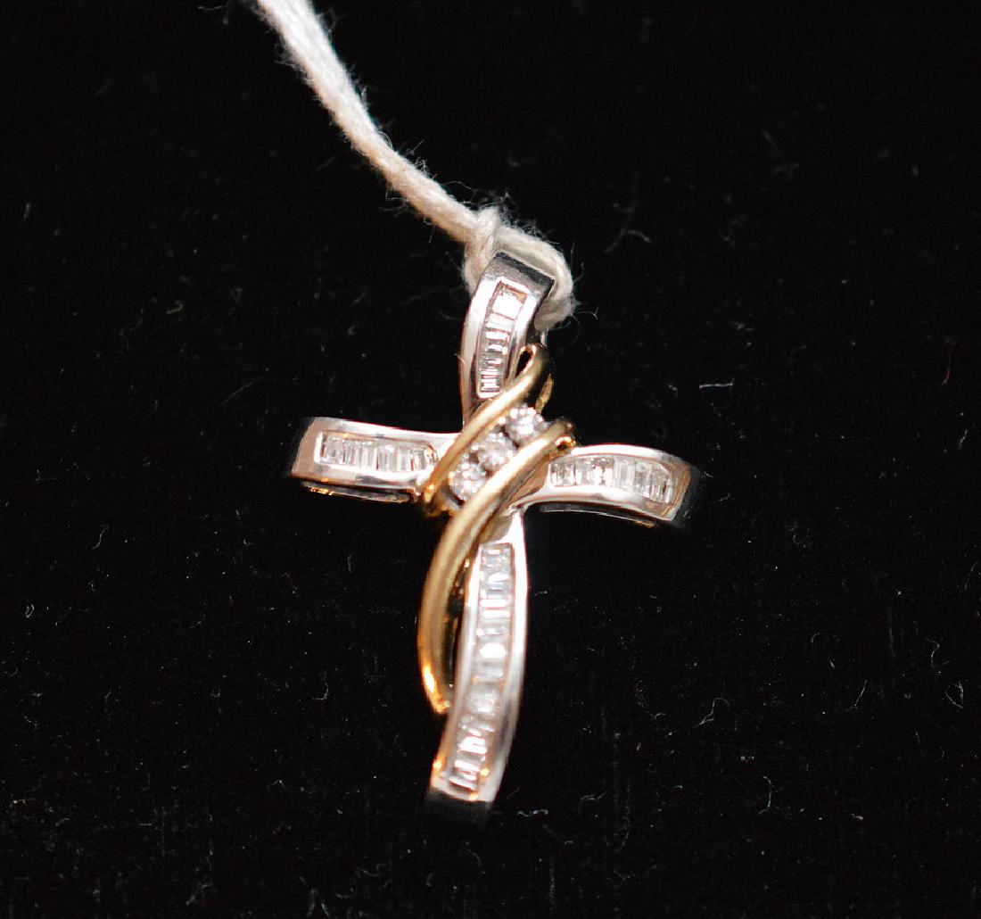 Cross pendant, yellow and white gold with diamonds, 1.8: Cross pendant, yellow and white gold with diamonds, 1.8 dwt