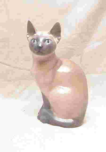 1186E: Royal Copenhagen Siamese Cat, #3281, 7 5/8