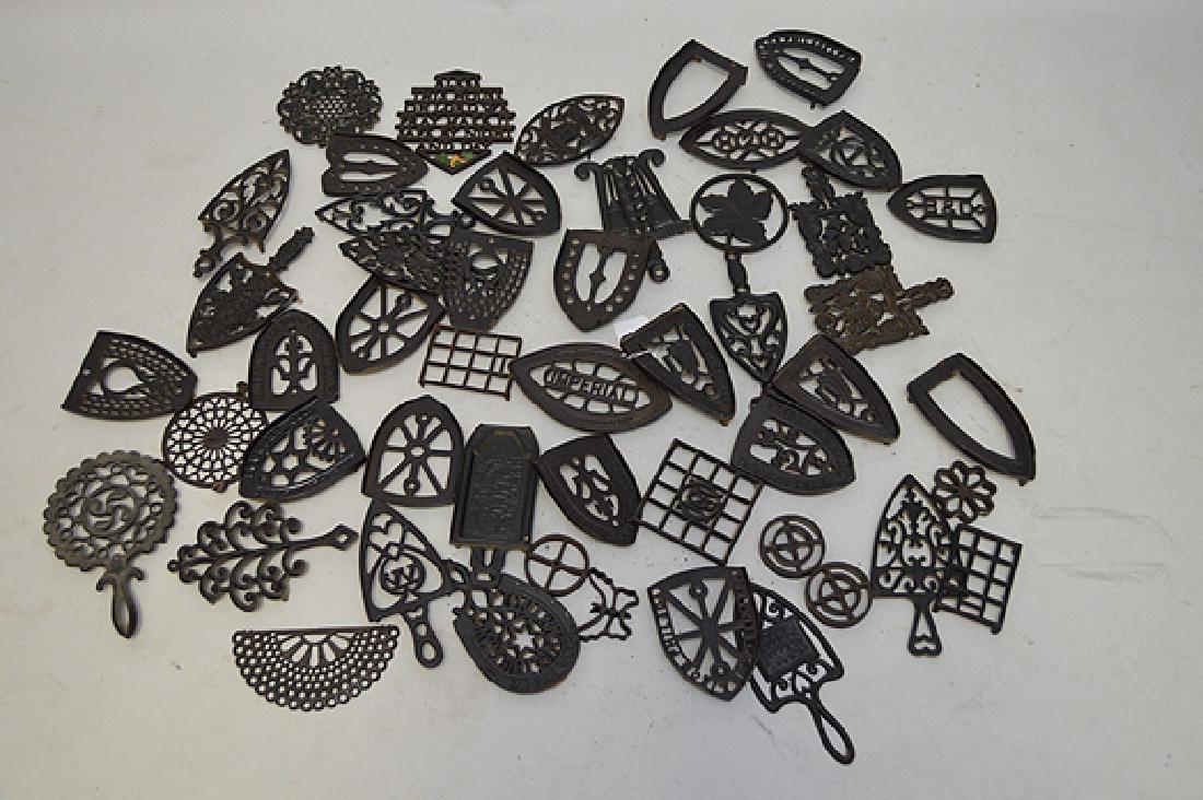 Collection of approx. 50 iron trivets, assorted foundry: Collection of approx. 50 iron trivets, assorted foundry names