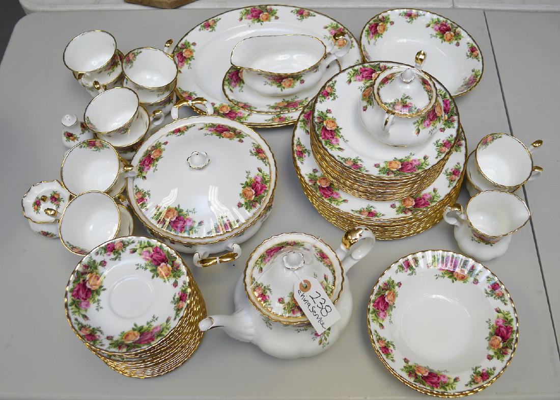 Royal Albert chinaware, incl; 12 dinner plates, 12 (1 of 4)
