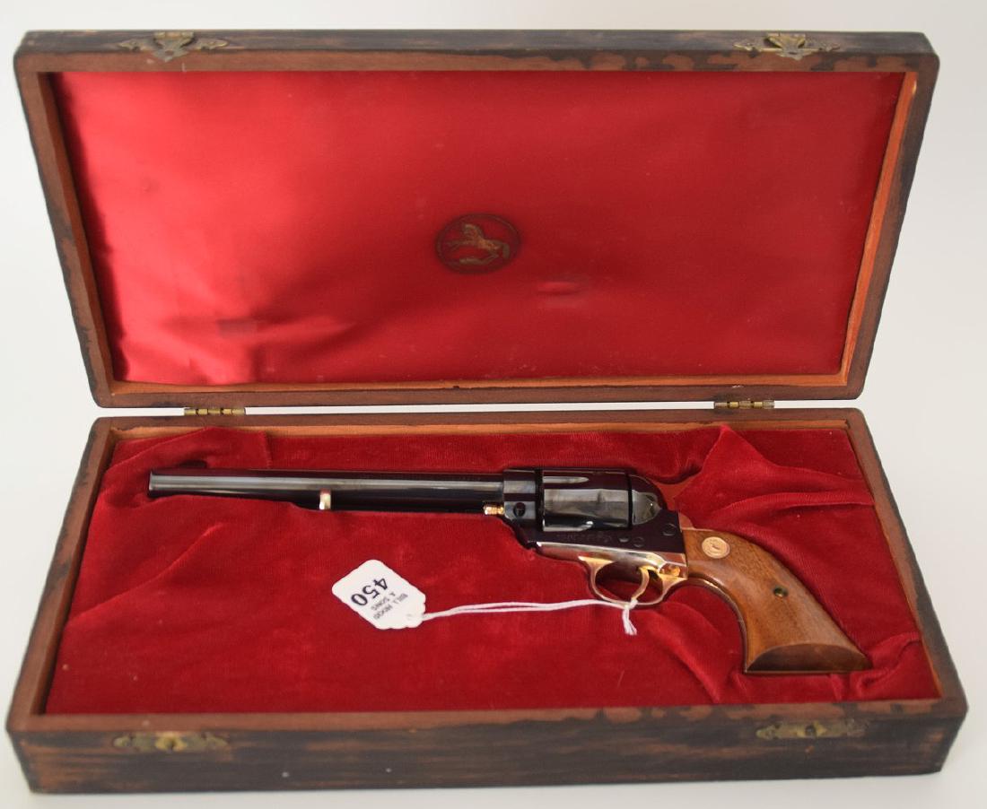 Colt 45 Caliber Single Action Army Revolver, 125th: Colt 45 Caliber Single Action Army Revolver, 125th Anniversary Edition, Presentation model 1961, gold plated hammer and trigger, wooden presentation box with gilt engraved name plate and red velvet li