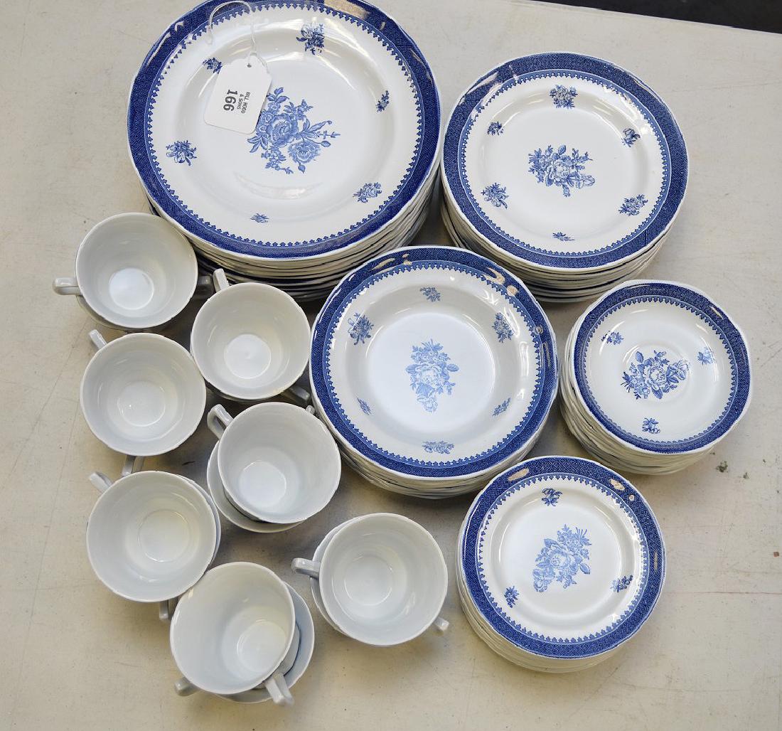 Wedgwood china service "Springfield": Wedgwood china service "Springfield", incl; 12 dinner plates, 12 lunch/salad plates, 12 bread/butter plates, 8 soups, 14 teacups and 14 saucers