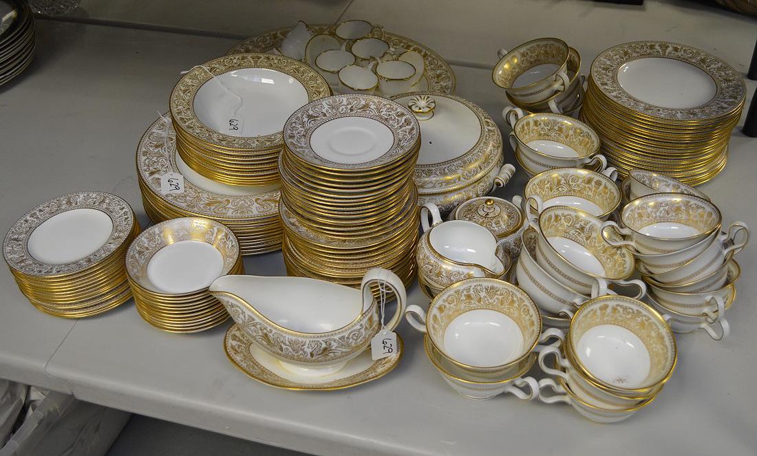 Wedgwood china set, "Gold Florentine", includes: 12 (1 of 6)