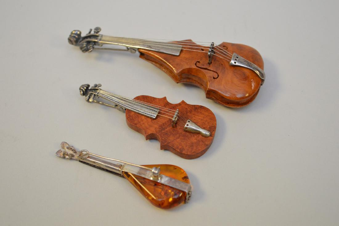 THREE MINIATURE VIOLIN BROOCHES - Includes: a 4” and  2 (1 of 4)