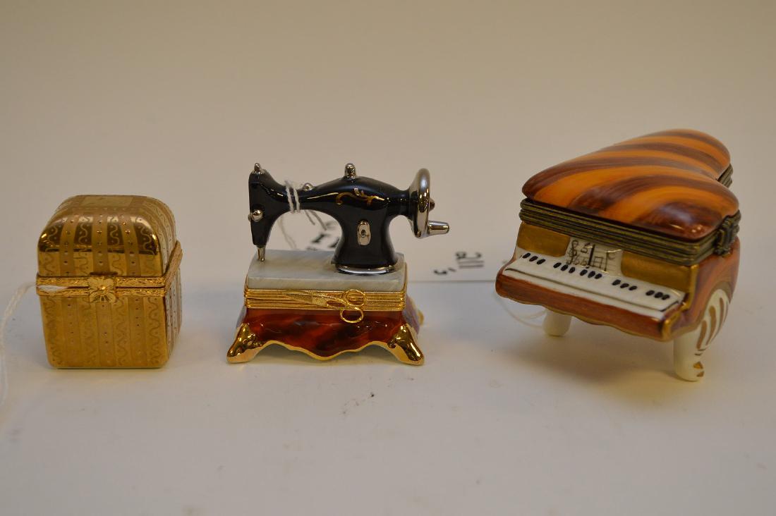 3 LIMOGES PROCELAIN BOXES. Condition; no noticeable: 3 LIMOGES PROCELAIN BOXES. Condition; no noticeable chips or cracks. Largest piano is 3 3/4"