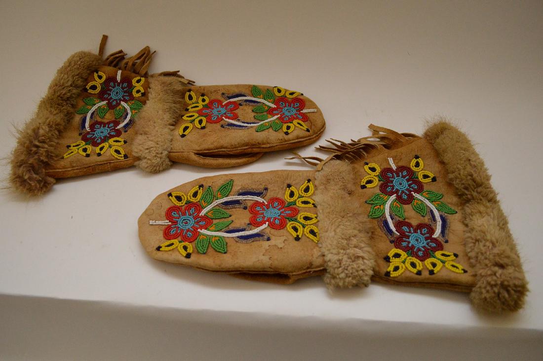 American Indian beaded gloves (1 of 12)