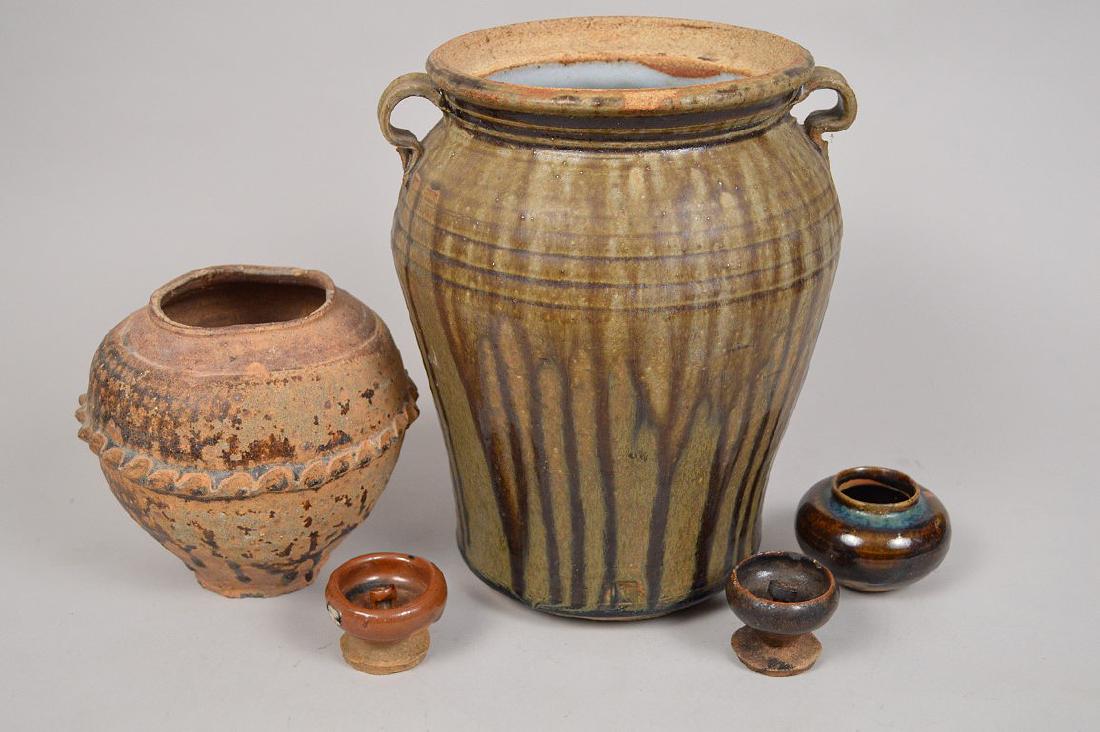 5 EARLY CHINESE POTTERY. 1 Vase with handles size (1 of 10)