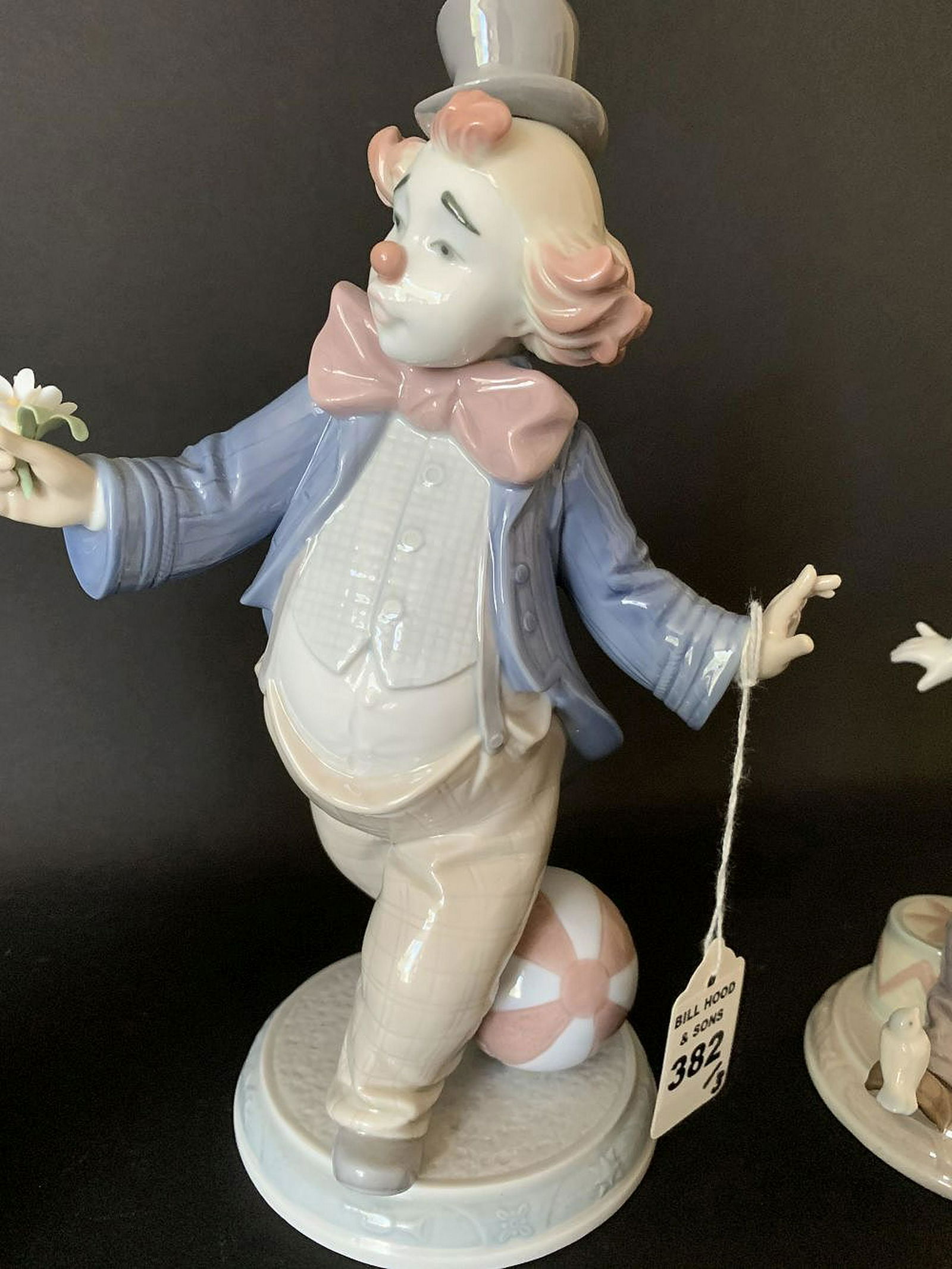 3 LLADRO PORCELAIN FIGURES. LLADRO PORCELAIN RETIRED (1 of 5)