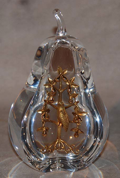 Steuben Crystal " Partridge in a Pear Tree " 18kt: Steuben glass Pear with 18K gold "Partridge in a Pear Tree", etched signature, 5 3/4"
