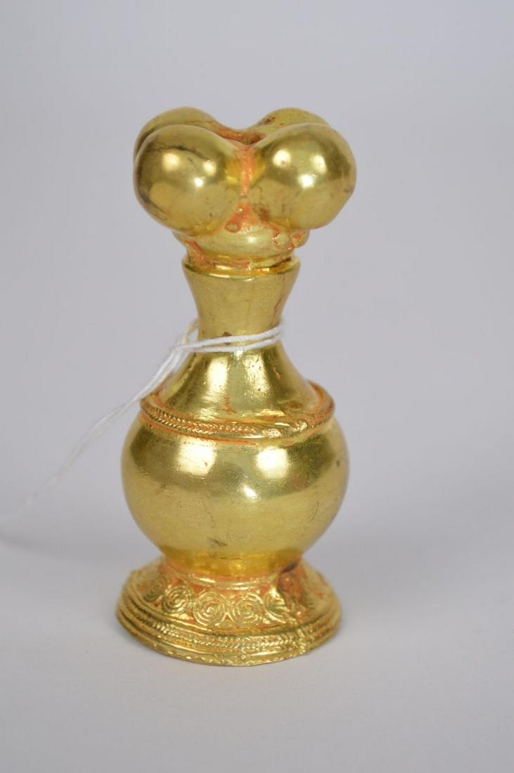 Pre-Columbian Sinu Tumbaga Poporo Tairona Culture, Gold: Pre-Columbian Sinu Tumbaga Poporo Tairona Culture, Gold and Copper 550 A.D. Condition: No issues identified Height 2 7/8" Weight: 82 grams.