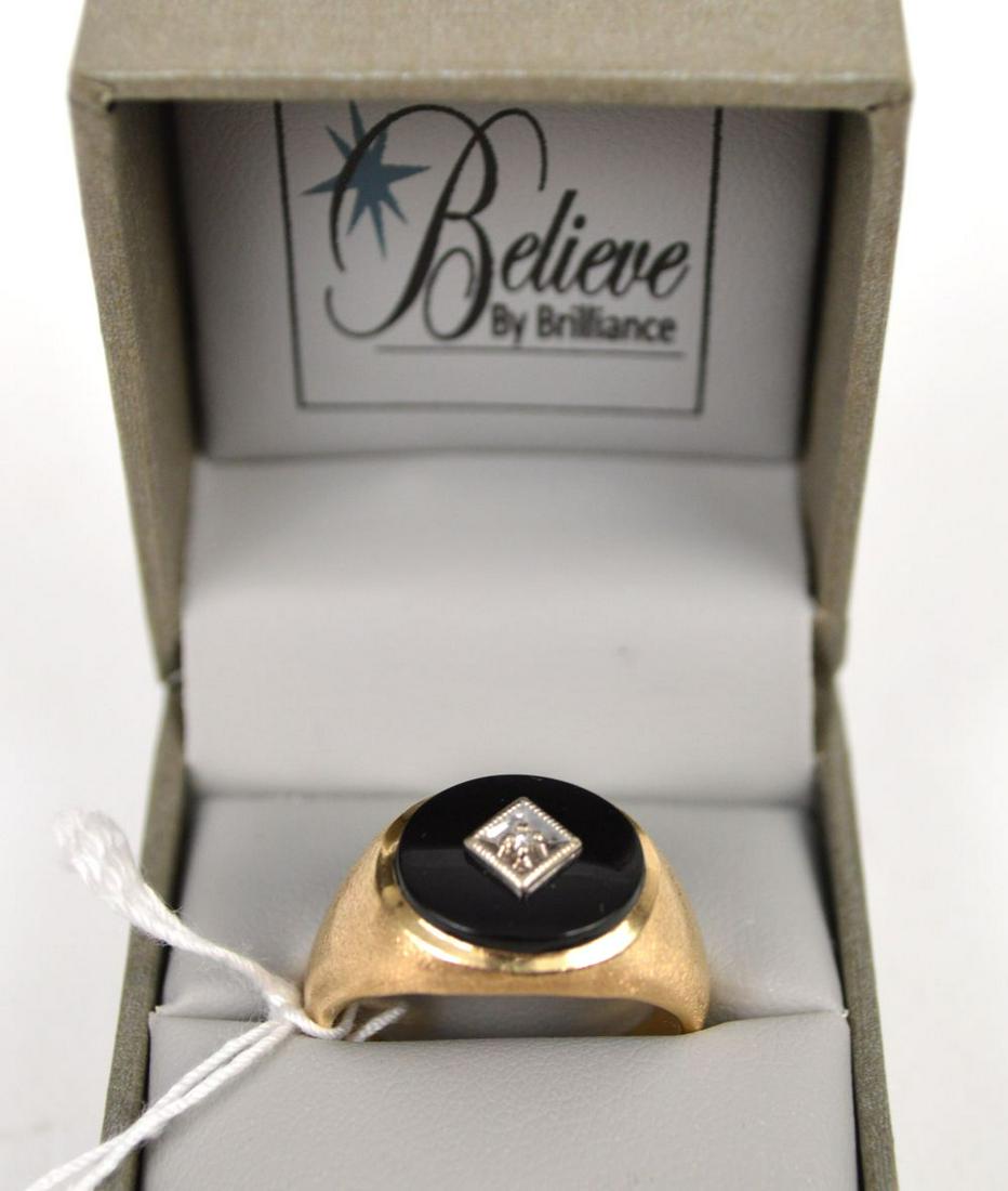 14k Yellow Gold Onyx Diamond Ring. Size 9.5 weight 6.6: 14k Yellow Gold Onyx Diamond Ring. Size 9.5 weight 6.6 grams. Condition good normal wear
