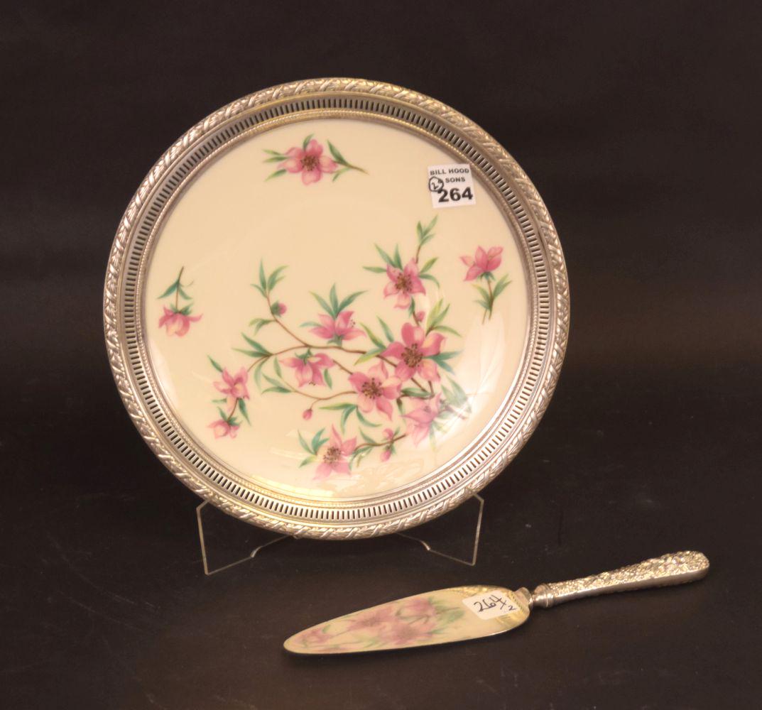 LENOX PEACHTREE DESSERT PLATE WITH STERLING FANCY: LENOX PEACHTREE DESSERT PLATE WITH STERLING FANCY RETICULATED RIM (10 1/2"DIA) AND STEIFF STERLING HANDLED REPOUSSE CAKE/TART SERVER