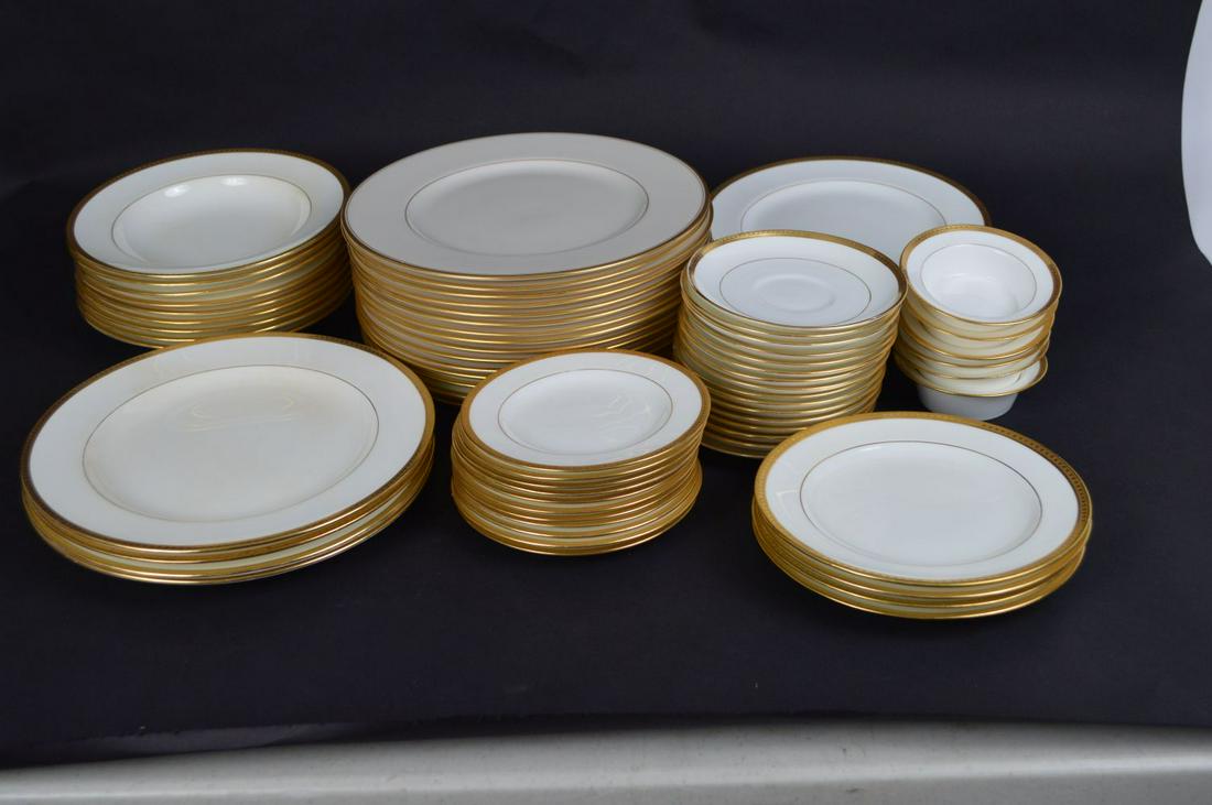 12 Lenox dinner plates and approx. 62 pieces Minton: 12 Lenox dinner plates and approx. 62 pieces Minton china ware