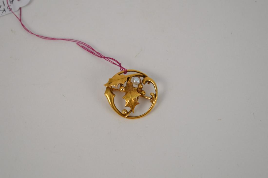 14kt gold Art Nouveau leaf pin, c. 1910: 14kt gold Art Nouveau leaf pin, c. 1910