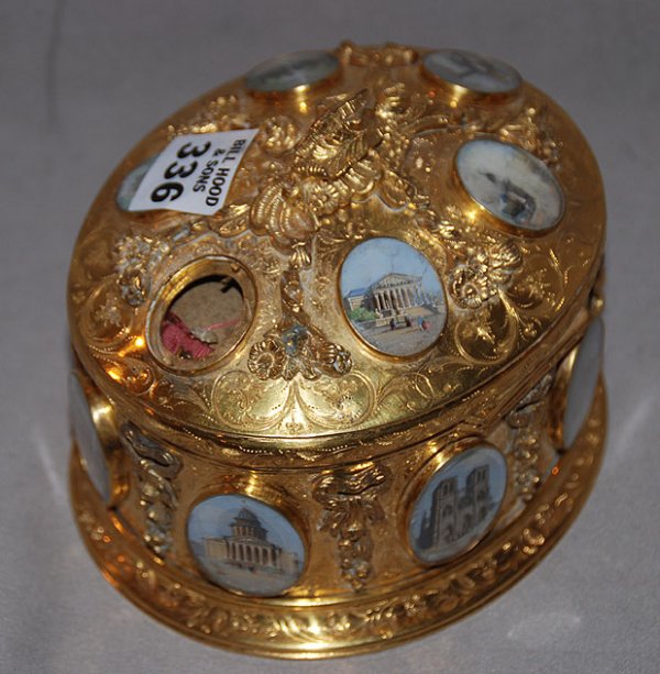 French ormolu hinged casket, 14 bezeled medallions - 3