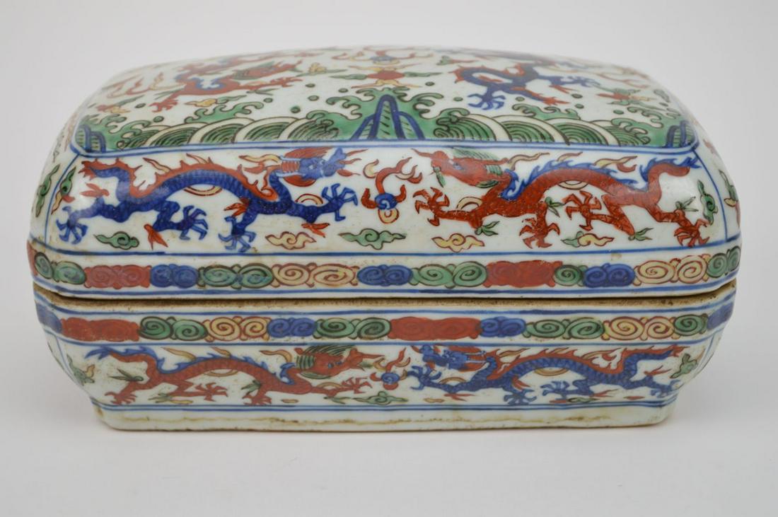 CHINESE PORCELAIN WUCAI BOX with hand painted Ming (1 of 12)