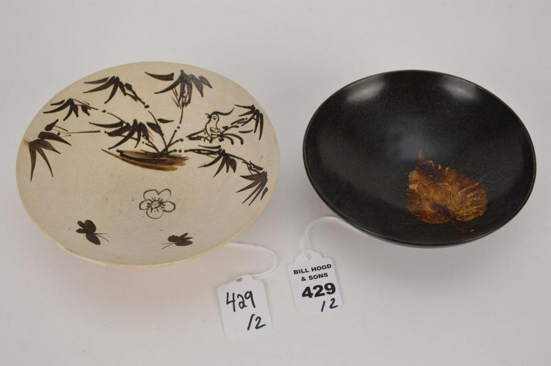 TWO CHINESE POTTERY BOWLS - Lot includes: a Jizhou-type (1 of 7)