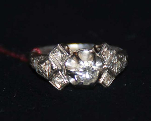 Vintage platinum ring with 4.5 mm center diamond