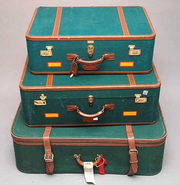 3 T. Anthony green canvas and leather suitcases: 3 T. Anthony green canvas and leather suitcases *Leather Trim is scruffed *Shapes of green vary upon suitcases *we dont have keys