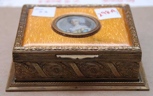 Bronze box with ivory portrait and enamel, small - 2