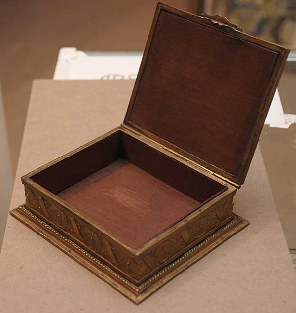 Bronze box with ivory portrait and enamel, small - 3