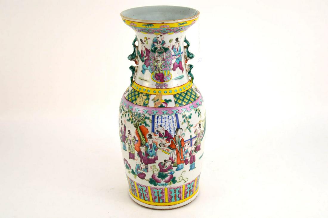 LARGE CHINESE FAMILLE ROSE PORCELAIN VASE with enamel (1 of 11)