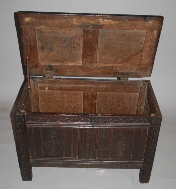 Hadley style 17th century chest hand forged hard - 2