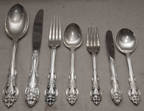 89 pcs Towle sterling flatware, El Grandee patte