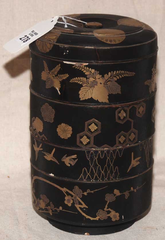 Lacquered 4 section container, slight losses, 9 1