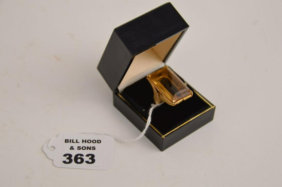 14K Yellow Gold Cocktail Ring. Large Yellow Stone.: 14K Yellow Gold Cocktail Ring. Large Yellow Stone. Weight 13.3 grams Size 5 3/4. Condition good normal wear
