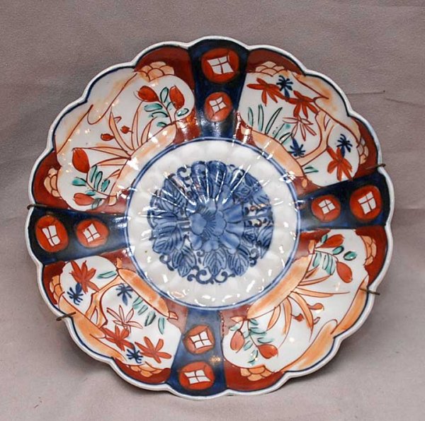 3 Oriental pieces: scalloped 8 1/2" plate, 10 1/2"h - 2