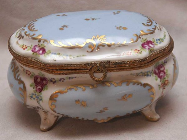 Limoges hand painted porcelain box: Limoges hand painted porcelain box