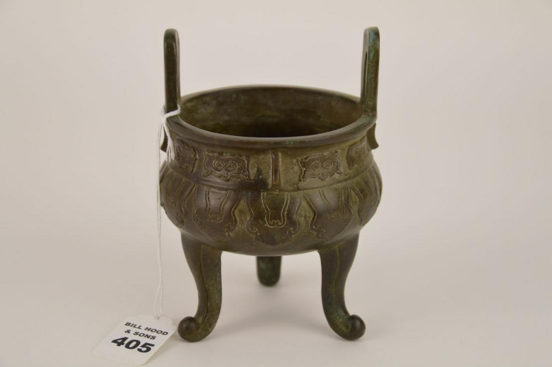 CHINESE BRONZE DING RITUAL VESSEL - Cast bronze round (1 of 7)