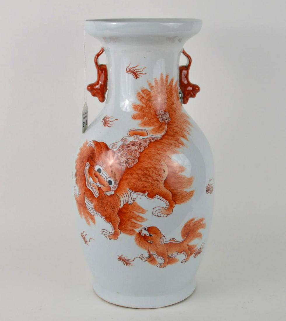 CHINESE EXPORT PORCELAIN VASE - with rust foo dog (1 of 11)