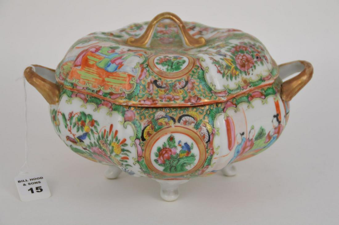 CHINESE FAMILLE ROSE MEDALLION PORCELAIN COVERED: CHINESE FAMILLE ROSE MEDALLION PORCELAIN COVERED TUREEN. Condition: no damage identified. Height 6 7/8" Diameter 11 1/8"