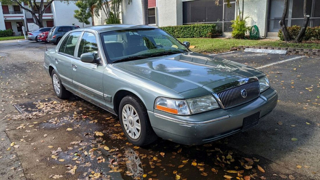2005 Mercury Grand Marquis GS Sedan  4 DR 4.6L V* DOHC (1 of 3)