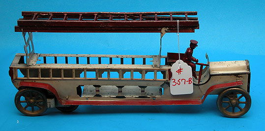 Early 1900s hook and ladder metal fire truck,22"l: Early 1900s hook and ladder metal fire truck,22"l x 9"h