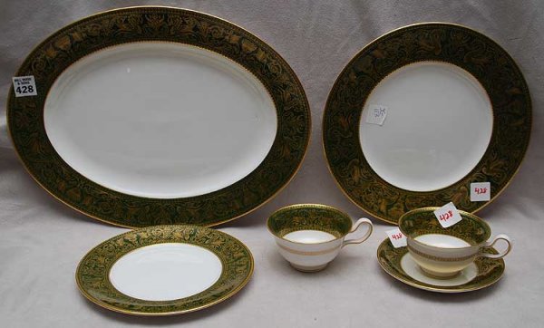 40 pcs Wedgwood china dinner service incl; eight 1: 40 pcs Wedgwood china dinner service incl; eight 10 1/2" plates, eight 8" plates, 12 teacups, 11 saucers, 1 large 19" oval platter