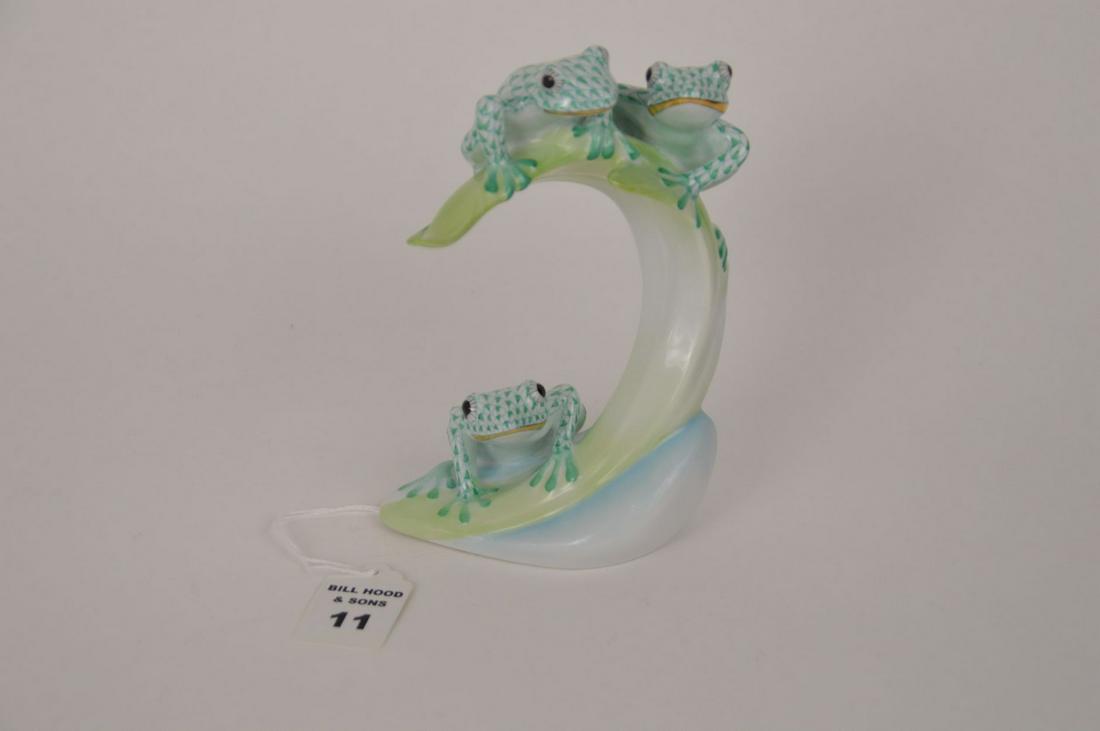 HEREND PORCELAIN THREE FROGS ON A PALM LEAF with green (1 of 4)