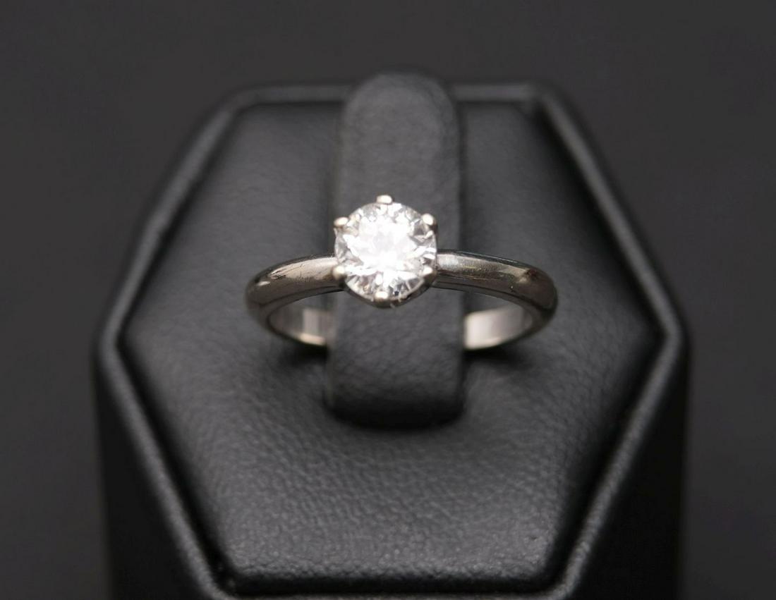14K White Gold & Diamond Ring Approx. .90 Cts toal (1 of 5)