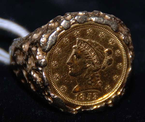 Man's US two and a half dollar gold coin ring, 185: Man's US two and a half dollar gold coin ring, 1853, set in 14k nugget style, 10.7dwt