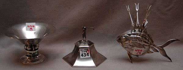 Lot of 3 silver pcs, hinged inkwell with golfer at: Lot of 3 silver pcs, hinged inkwell with golfer atop, small compote, fish with 6 pickle forks