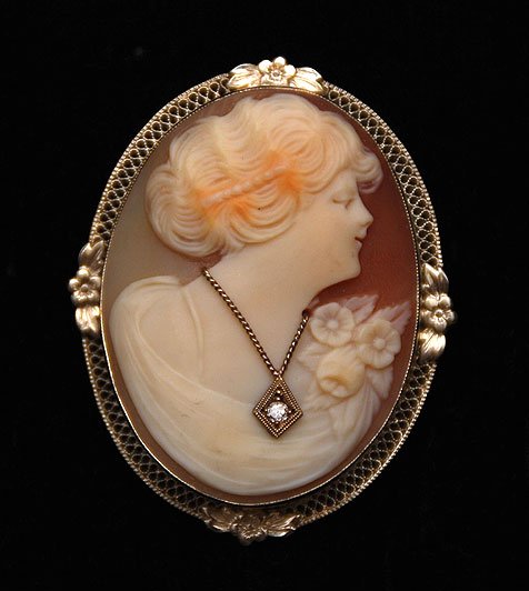 Shell cameo set in 14kt white gold: Shell cameo set in 14kt white gold