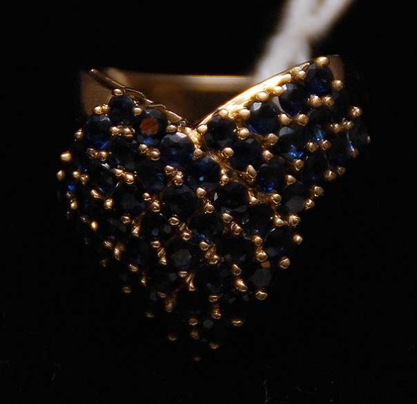Blue sapphire ring, cluster set in "V" shape, 14k: Blue sapphire ring, cluster set in "V" shape, 14kt yellow