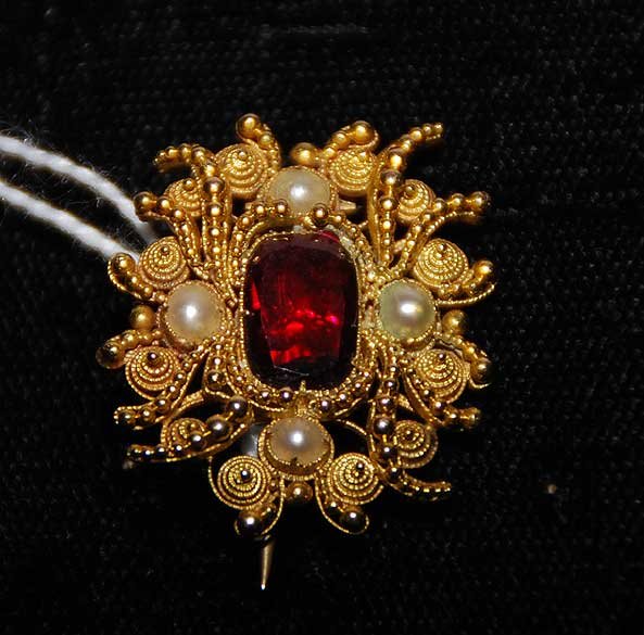 Small pin set with cushion shape garnet & 4 pearl: Small pin set with cushion shape garnet & 4 pearls, at least 18kt yellow gold, 3.0dwt
